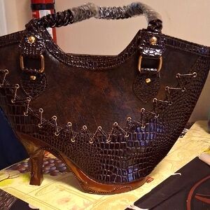 Elegant Brown Crocodile Pattern Women's Bag